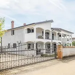 1 Bedroom Awesome In Novas Vas Apartament Nova Vas (Porec)