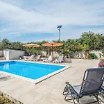 Apartament 1 Bedroom Awesome In Novas Vas