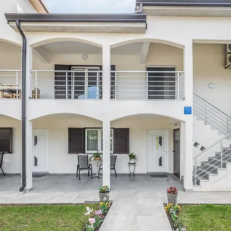 1 Bedroom Lovely In Novas Vas Apartment