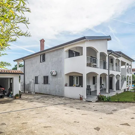 1 Bedroom Lovely In Novas Vas Apartment Nova Vas (Porec)