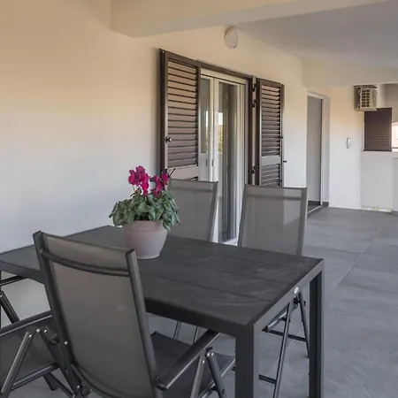 1 Bedroom Lovely In Novas Vas Apartman *