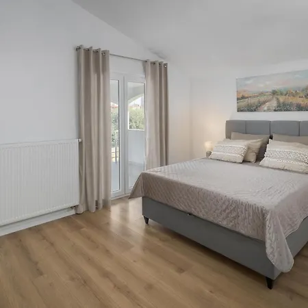 Apartment 1 Bedroom Lovely In Novas Vas *