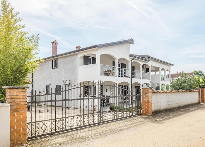 1 Bedroom Lovely In Novas Vas Apartman Nova Vas